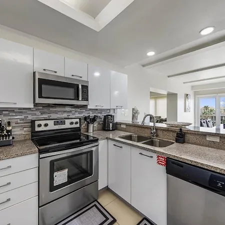 Solare Tower Luxe Beach Retreat